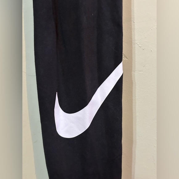 Women’s size small black Nike leggings. Very gently used. Like new condition. - Picture 3 of 4